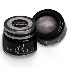 en Vogue on-the-rocks silver and pearly white micro-foils glitter gel polish for professional nails and extensions shown in container