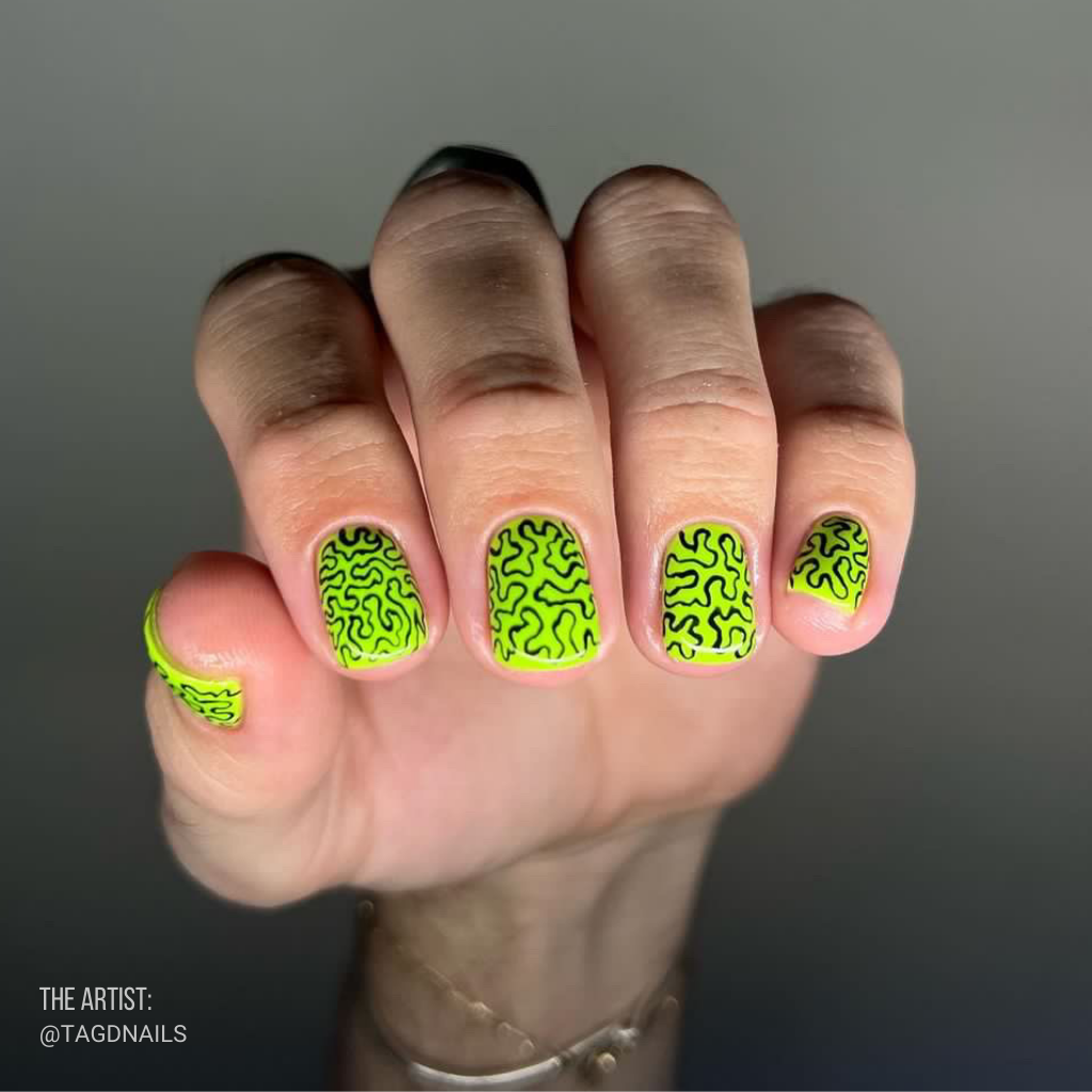 en Vogue Simply Paint black for professional manicures and nail art on manicure