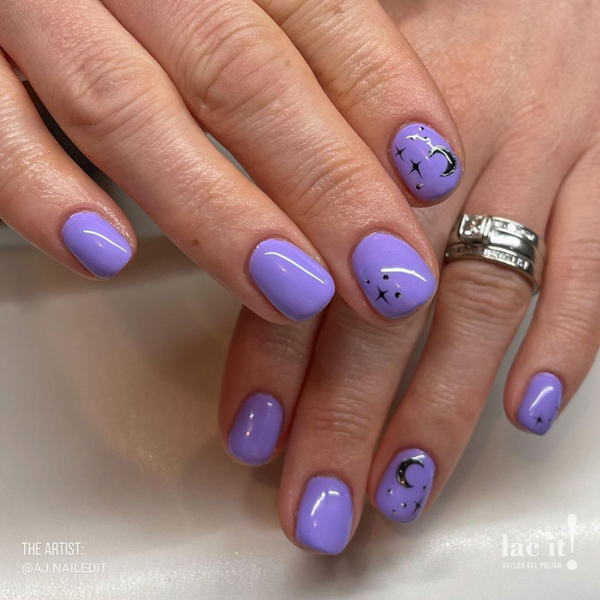 en Vogue Lac It! Blooming Lilac rich, cool-toned lavender crème UV/LED gel nail polish for professional nails and extensions swatch on short rounded manicure