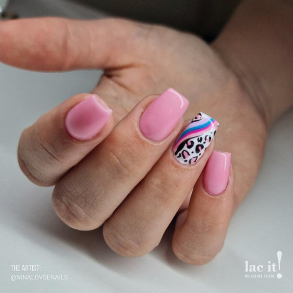 en Vogue Lac It! Candy Floss warm strawberry pink crème UV/LED gel nail polish for professional nails and extensions on a square nail polish