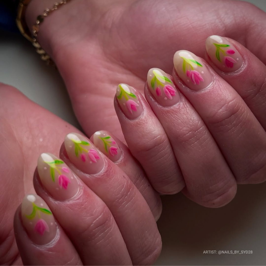 en Vogue Lac it! clarity UV/LED transluscent nude pink jelly polish for professional nails and extensions shown on oval nails with nail art