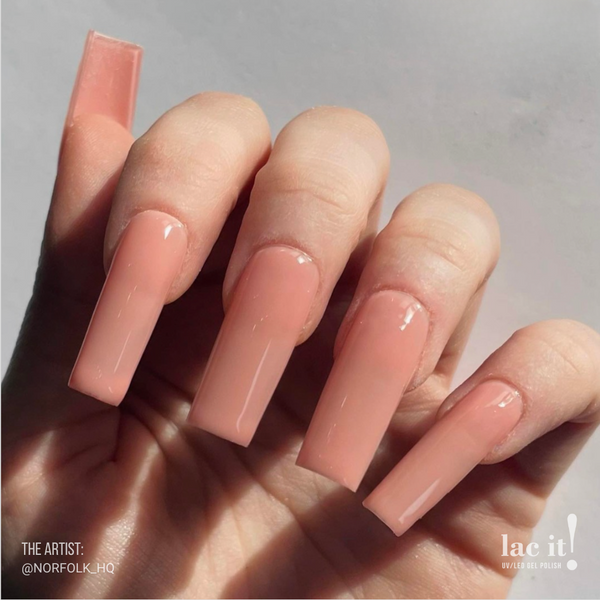 en Vogue Lac It! Nearly Nude peachy-pink crème UV/LED gel nail polish for professional nails and extensions on extra long square manicure