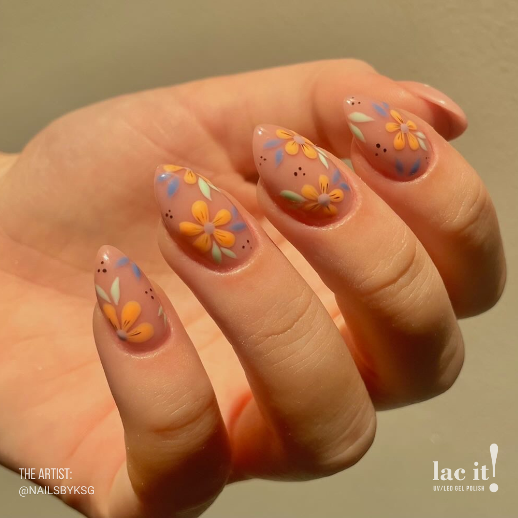 en Vogue Lac it! Poolside creamy, mid-toned cobalt blue UV/LED gel polish for professional nails and extensions. Shown on nails with nail art