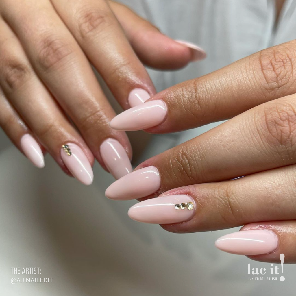 en Vogue Lac It! Pink Lace light warm baby pink crème UV/LED gel nail polish for professional nails and extensions on stiletto manicured nails