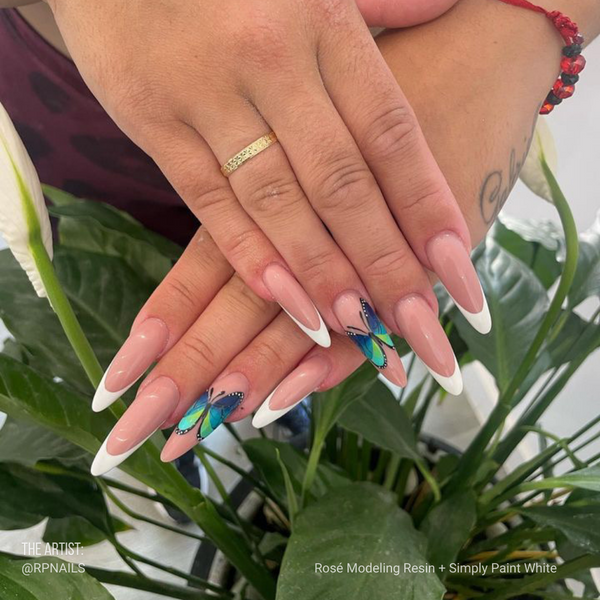 en Vogue Simply Paint white for professional manicures and nail art on long stiletto manicured nails