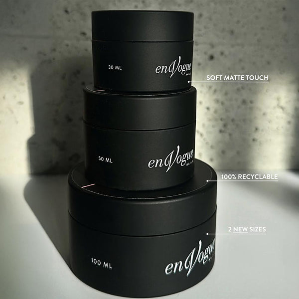 en Vogue Smooth self-leveling sculpting gel for professional nail sculpting and extensions in three different size containers